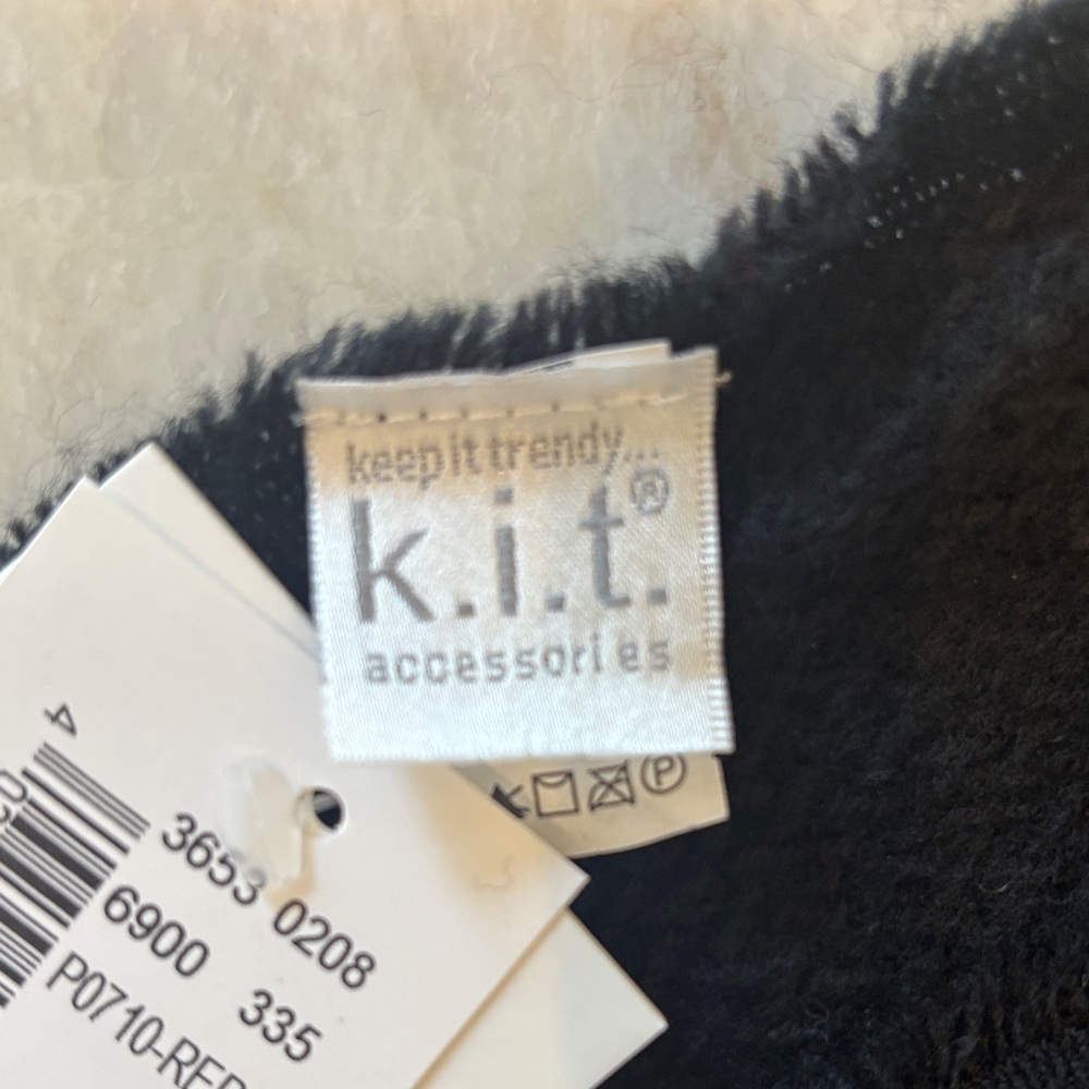 K.I.T. Red Black Poncho Cape Wrap | 100% Acrylic | Holiday Gift Ready. NWT - Picture 3 of 6